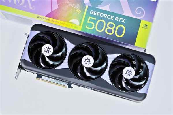 个性镜面背板！影驰RTX5080NOXOC图赏(图2)