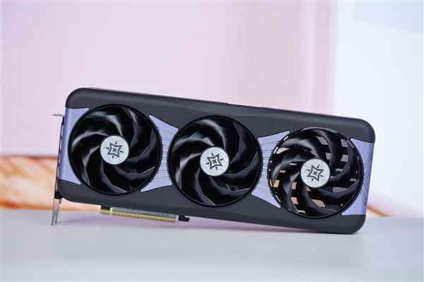 个性镜面背板！影驰RTX5080NOXOC图赏(图3)