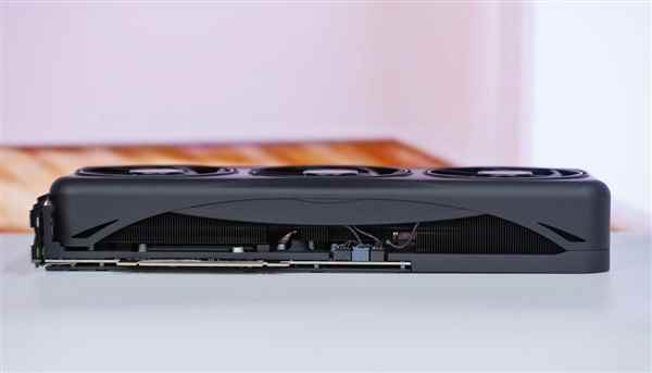 个性镜面背板！影驰RTX5080NOXOC图赏(图9)