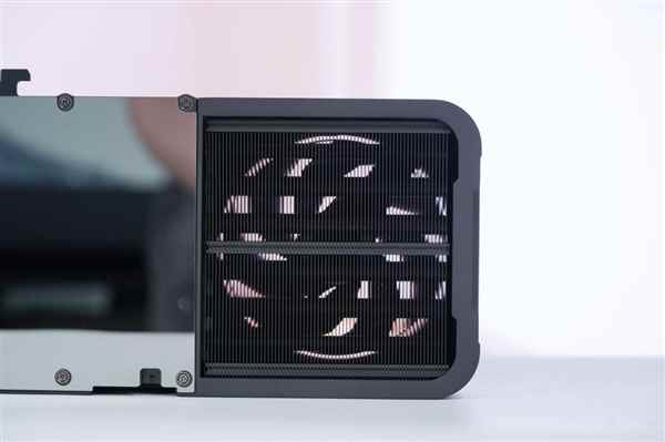 个性镜面背板！影驰RTX5080NOXOC图赏(图16)