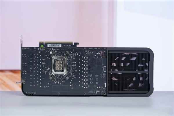 个性镜面背板！影驰RTX5080NOXOC图赏(图18)