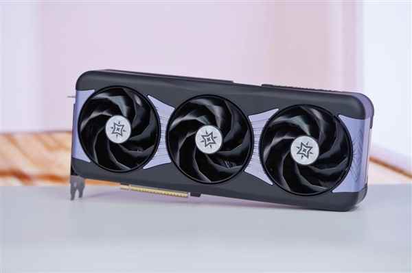 个性镜面背板！影驰RTX5080NOXOC图赏(图5)