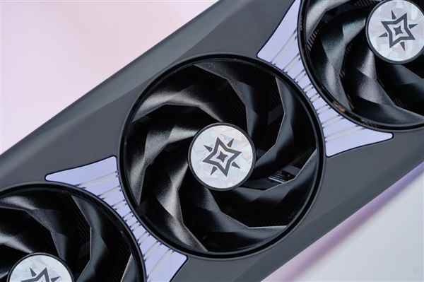 个性镜面背板！影驰RTX5080NOXOC图赏(图7)