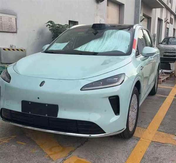 鸿蒙智行最后一界 尚界H5实车曝光：纯电能跑181公里(图1)