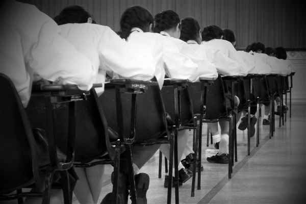 网友称小学语文教材颠覆性修改 司马光砸瓮、大羿射日、掩耳盗钟等：官方回应(图1)