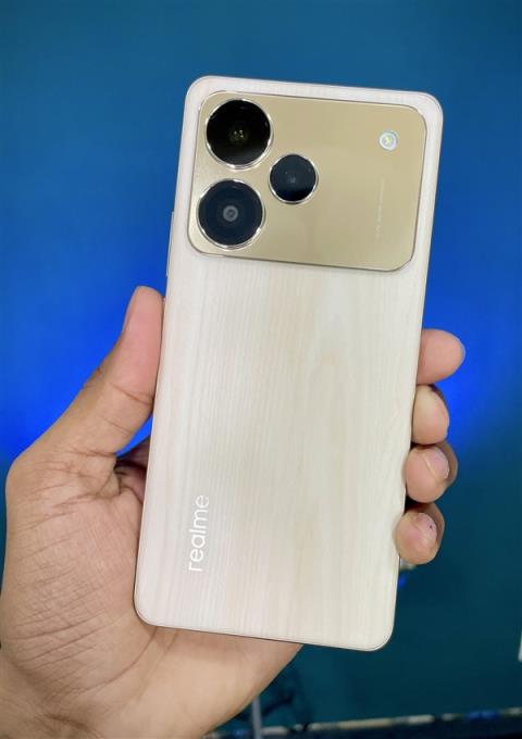 截胡苹果！真我P4系列官宣：镜头排布跟iPhone17Pro一样(图5)