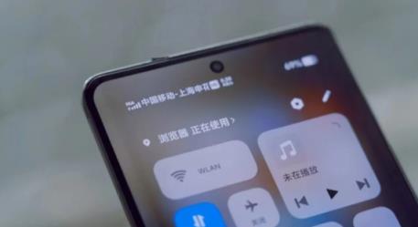 华为用5.5G打造万人超大体育馆：信号无死角 满座可达600Mbps(图2)
