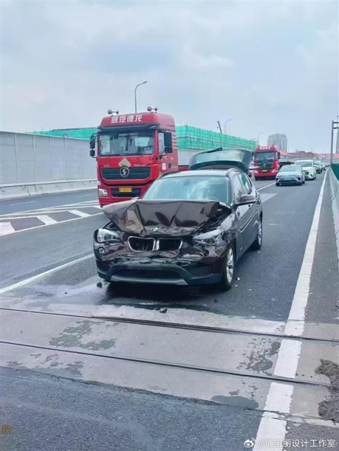 尚界H5未上市惊现首撞：车尾够硬 宝马直接被毁容(图2)