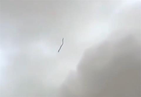 成都雷暴天气有人称拍到“真龙” 专家：只是简单的闪电(图2)