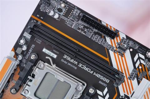 电竞风拉满！技嘉战鹰B850MFORCEWIFI6E主板图赏(图10)