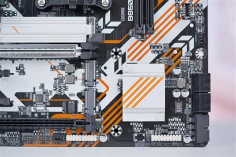 电竞风拉满！技嘉战鹰B850MFORCEWIFI6E主板图赏(图13)