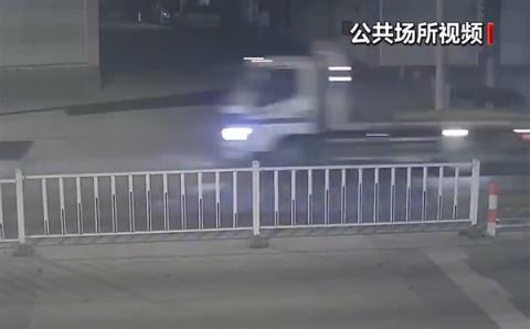13岁男孩偷开路边货车 撞伤人后逃逸3个月：自称网上看的驾驶教程(图1)