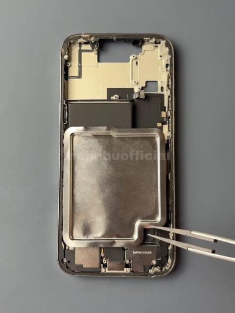 为啥美版/国行版iPhone17电池尺寸有区别：原因揭开(图1)