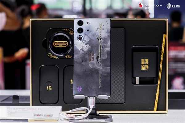自带24K金箍棒！红魔10SPro《斗战胜佛》典藏版今日预售：国补价5499元(图2)