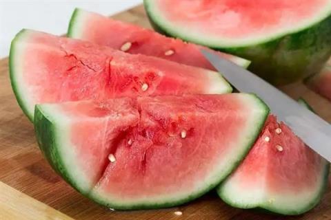 为什么现在的西瓜越来越甜 都因打甜蜜素：农大教授用实验辟谣(图1)