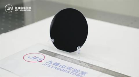 自主突破！九峰山实验室首发6英寸InP激光器与探测器外延工艺(图1)