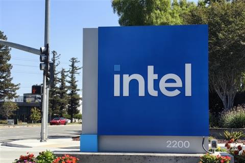 Intel股价本月暴涨28%！市值增加240亿美元：估值飙至互联网泡沫以来最高(图1)