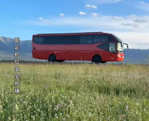 一家四口买“大巴房车”环游大半个中国：车内24平方 两室一厅一厨一卫(图1)