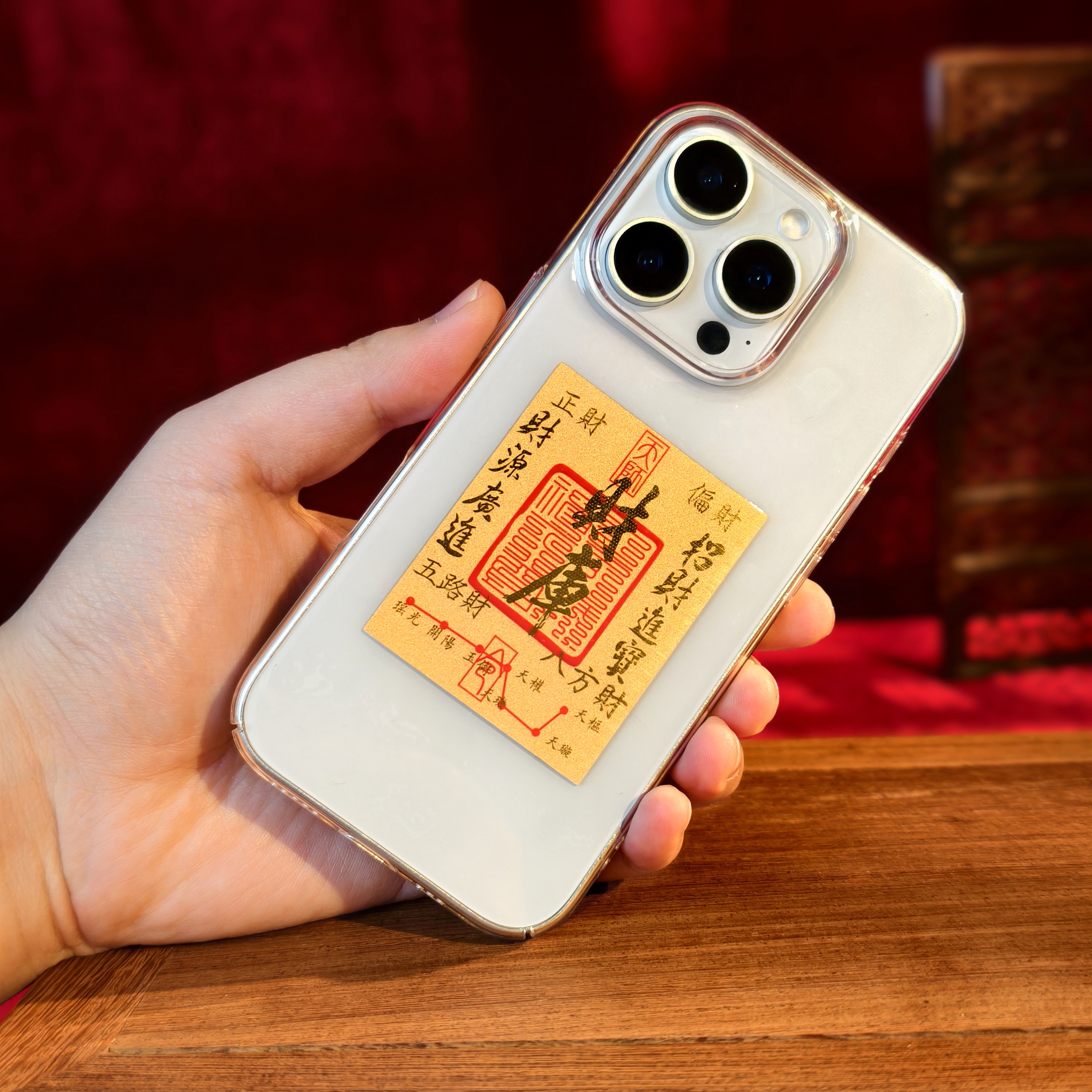 黄金饰品联名为什么越来越火？设计师+品牌怎么玩出新花样？