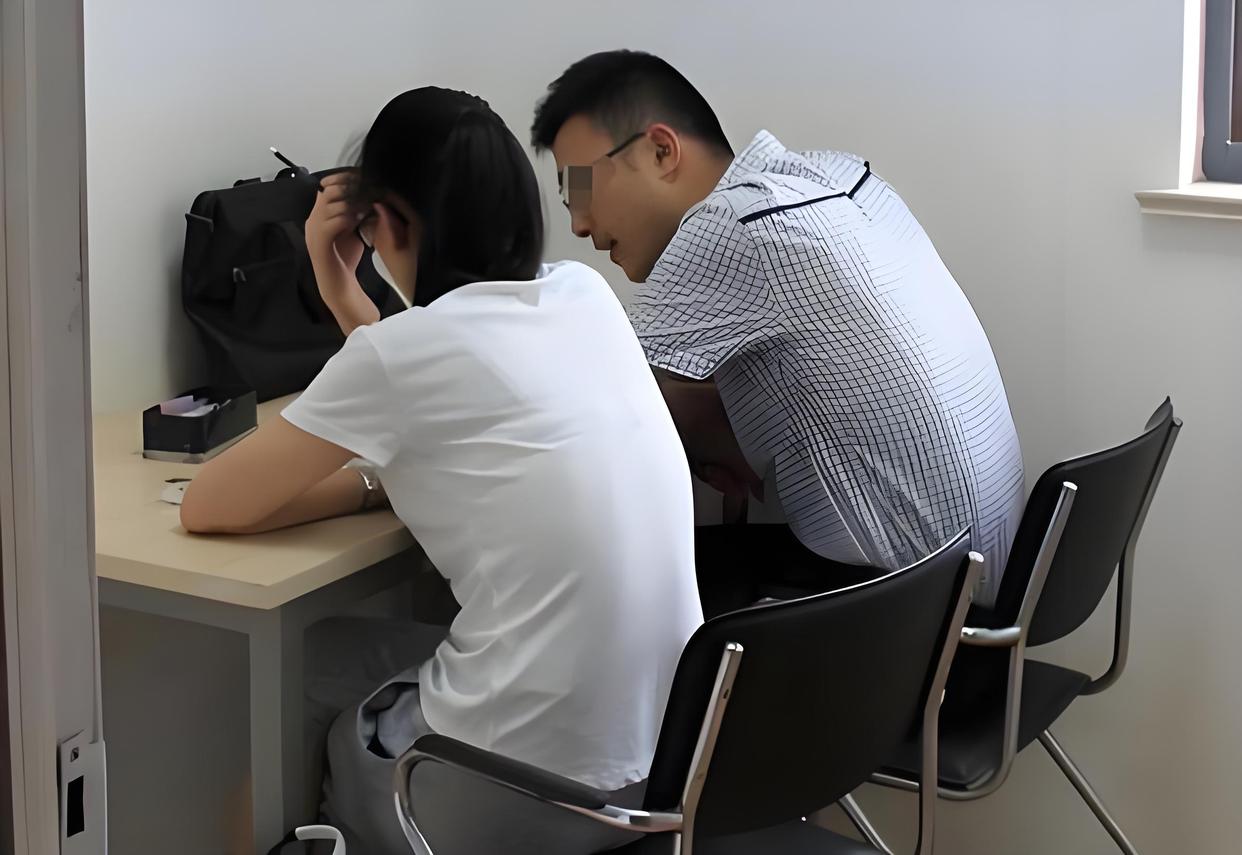 班主任给女学生发不雅信息被拘