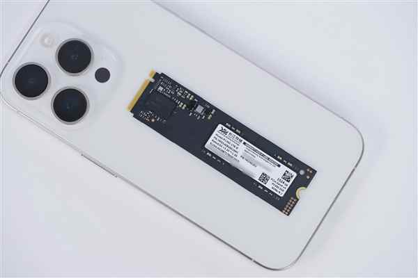疾速7000MB/s！长江存储PC4501TBSSD图赏(图3)