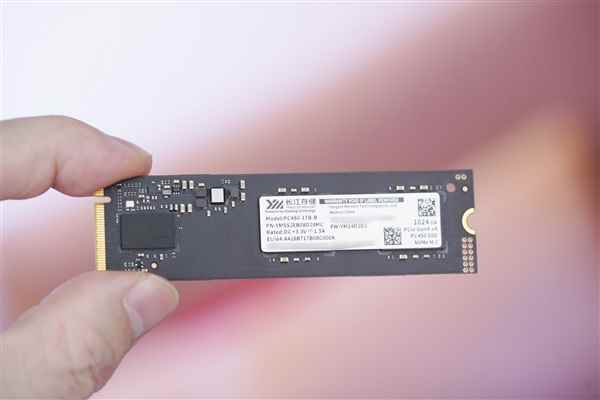 疾速7000MB/s！长江存储PC4501TBSSD图赏(图4)