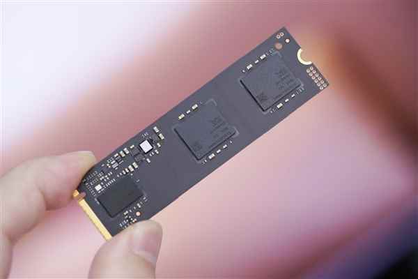 疾速7000MB/s！长江存储PC4501TBSSD图赏(图9)