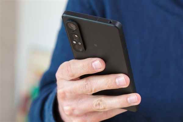 索尼Xperia1 VII电路板缺陷问题解决！将重返市场(图2)