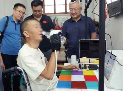 河南首例脑机接口植入术成功！高位截瘫患者用“意念”喝水(图1)