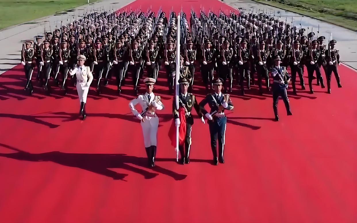 阅兵中唯一无伴奏自己踩点的方队
