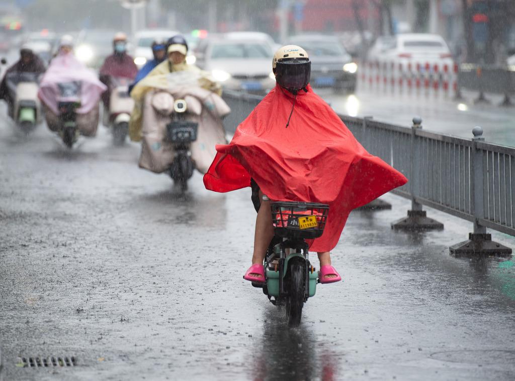 郑州发布暴雨红色预警