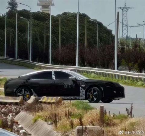 若定价40万你买吗  小米SU7L外观曝光！后排空间大幅度改善(图1)