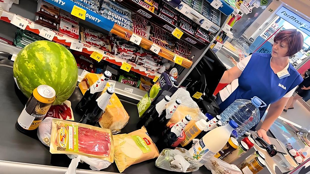 塞尔维亚将对近3000种商品限价降价