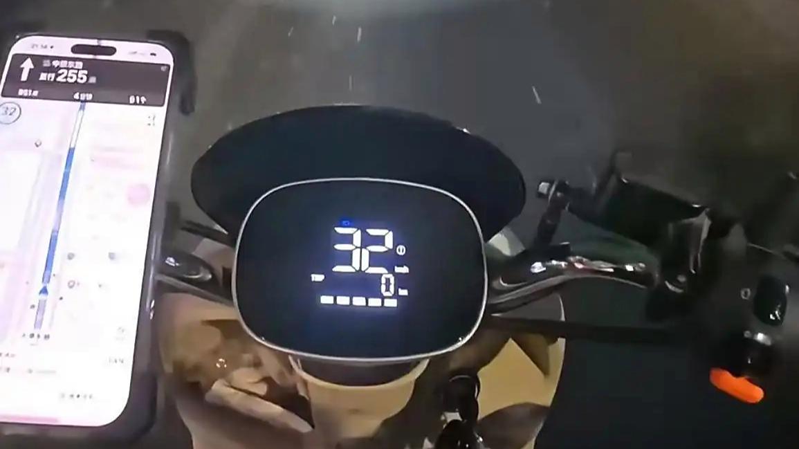 年轻人下班送外卖?有人月入3000元