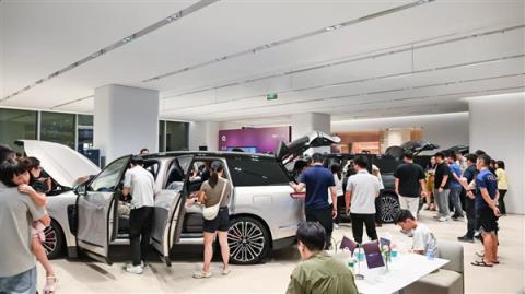 全新ES8开卖彻底扭转颓势！蔚来港股开盘大涨近15%(图4)