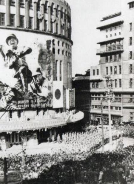 把战争惨剧归罪于男孩 成了日本的流行观点(图28)