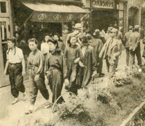 把战争惨剧归罪于男孩 成了日本的流行观点(图29)