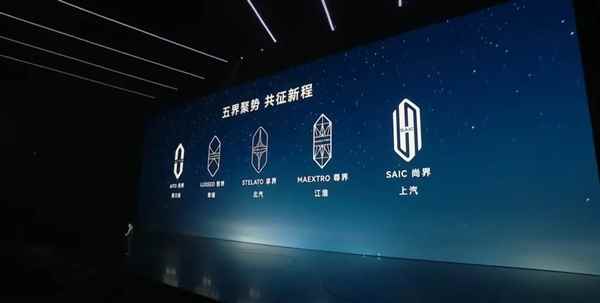 余承东一口气掏出6台新车：华为粉丝提前过年了！(图26)
