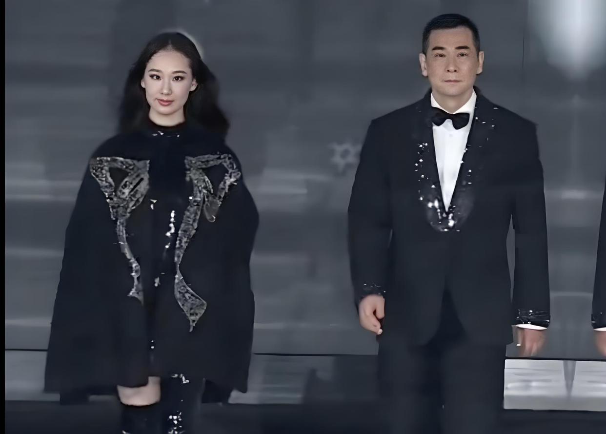 赵文卓和女儿同台走秀