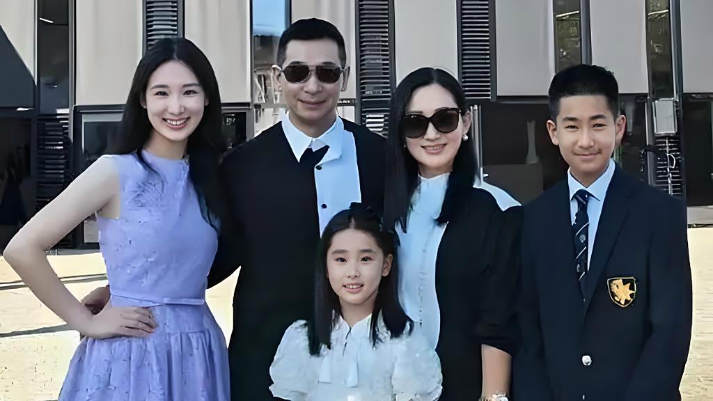 赵文卓和女儿同台走秀