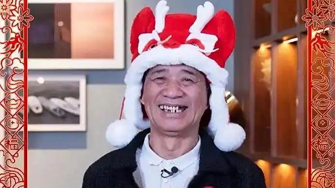 郎朗与建筑工人隔空联弹