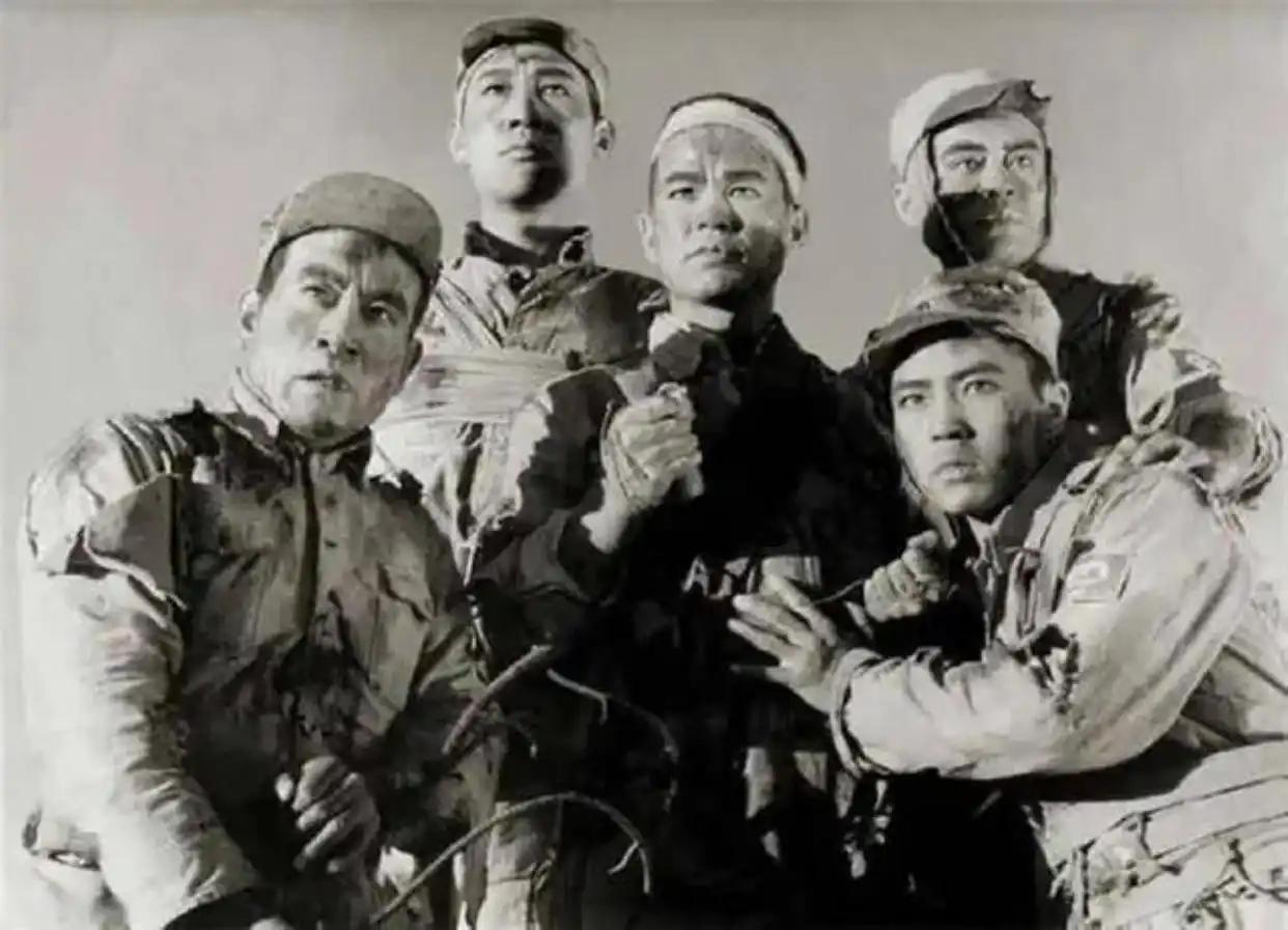 五壮士幸存者后人再登狼牙山