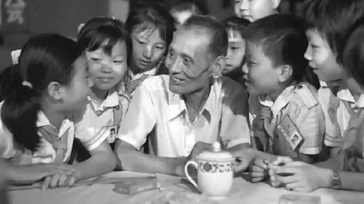 五壮士幸存者后人再登狼牙山