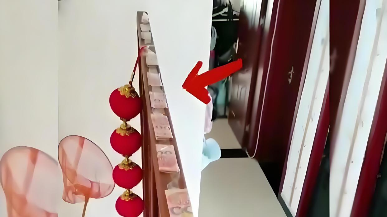 男子藏私房钱被自家天花板“出卖”