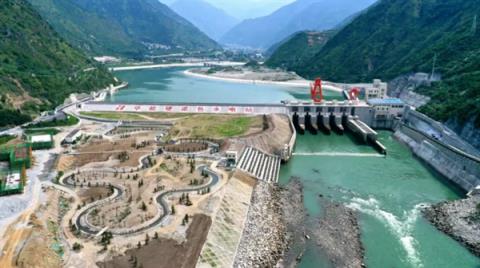 中国隧洞直径最大的引水式电站投产发电：可满足215万户家庭一年用电(图2)