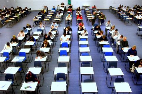 每人学费近百万！特朗普：美国大学系统没中国留学生会垮(图1)