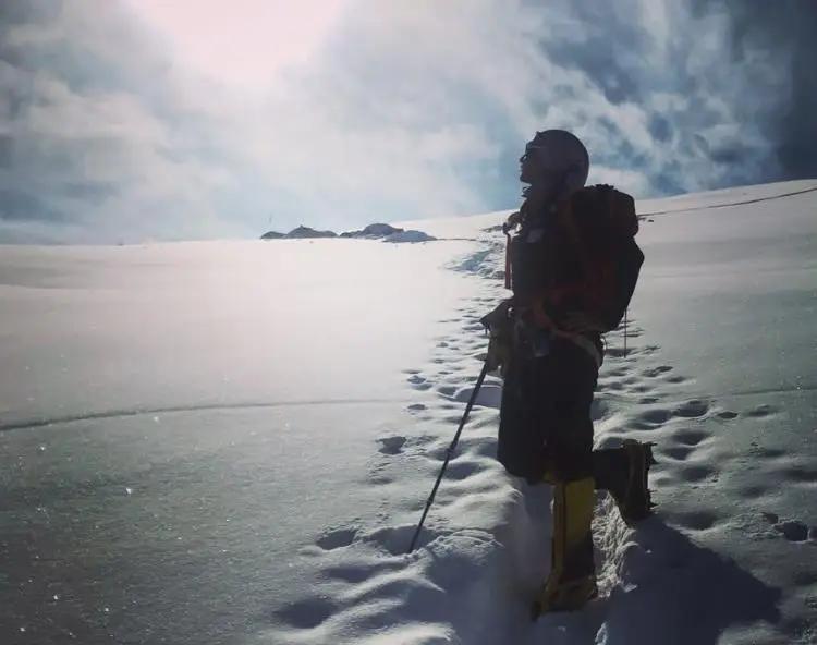 为救被困女登山家俄一架直升机坠毁