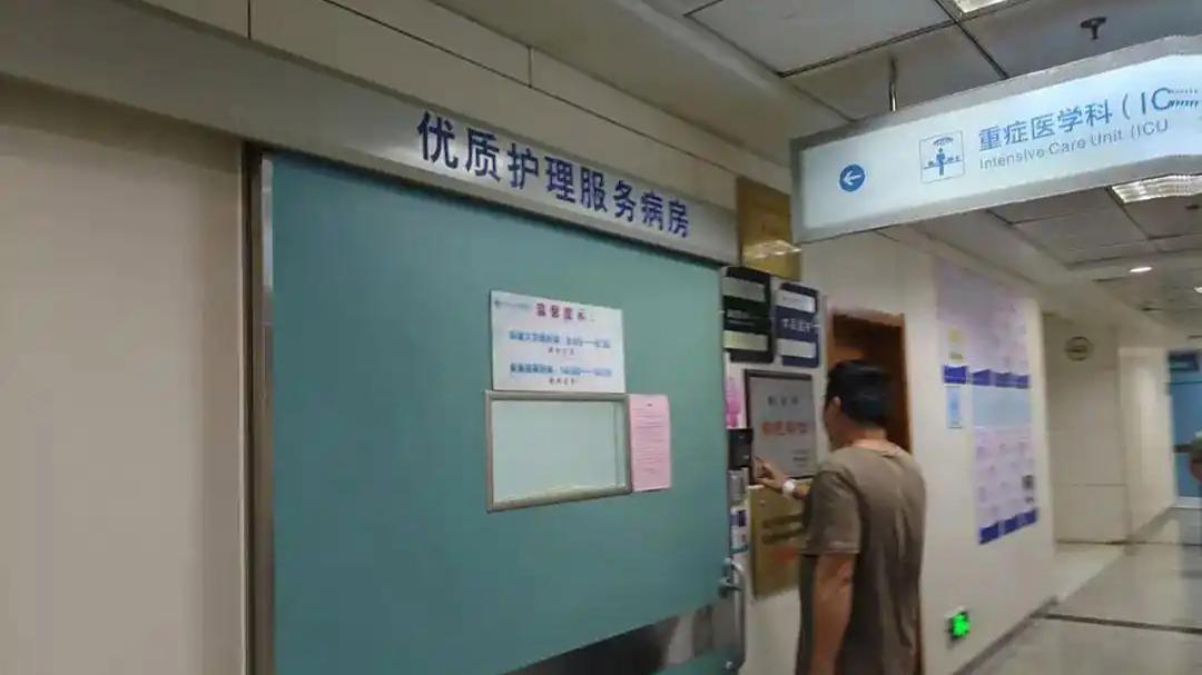 丈夫两次冲进火场救妻双双烧伤