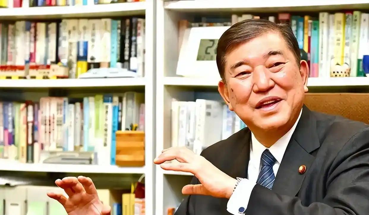 军报批日本呼吁各国不参加九三阅兵