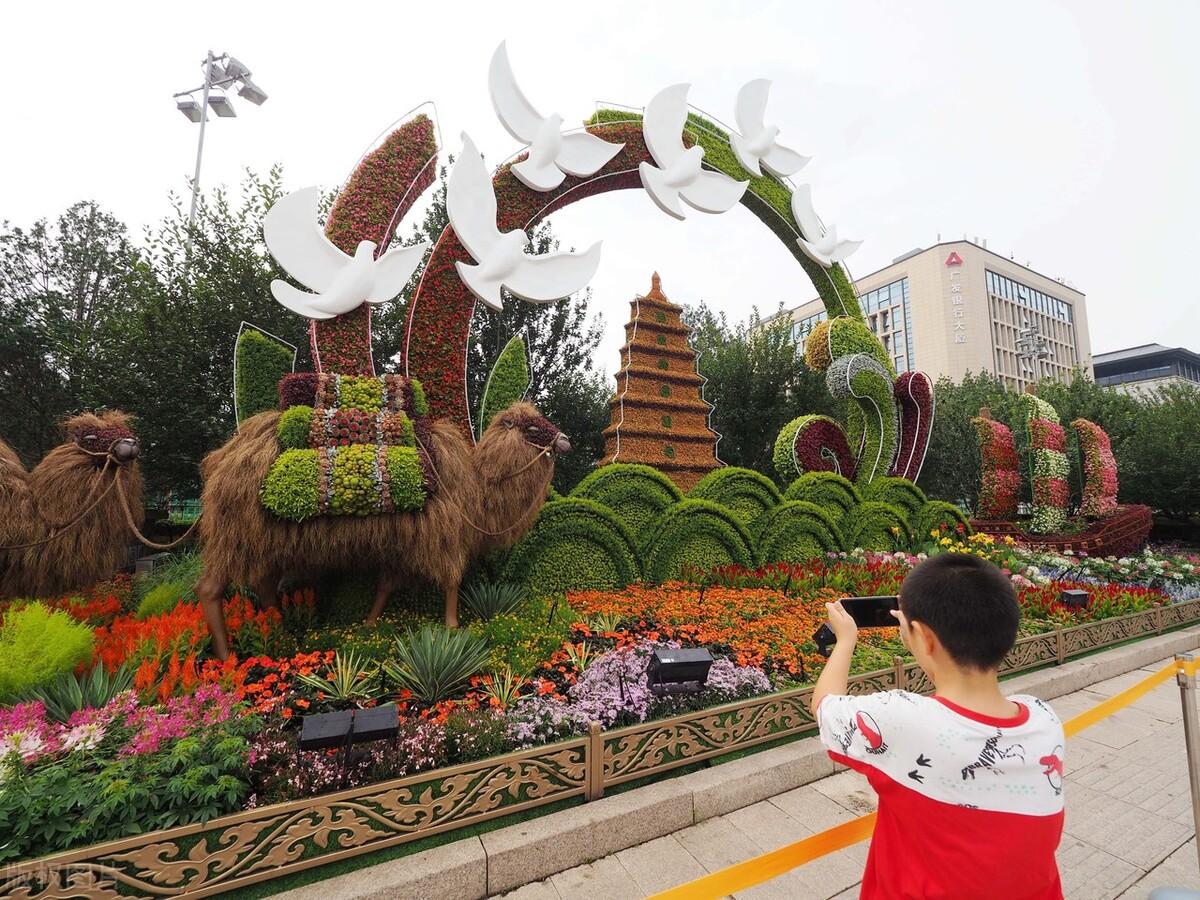 长安街沿线布置10组立体花坛